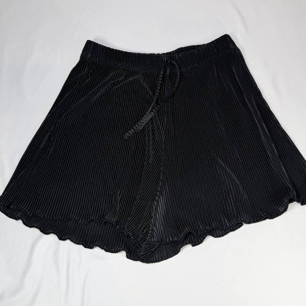 SHEIN Shorts Women's Black M US 6 Pleated Flowy Skort Elastic Waist
